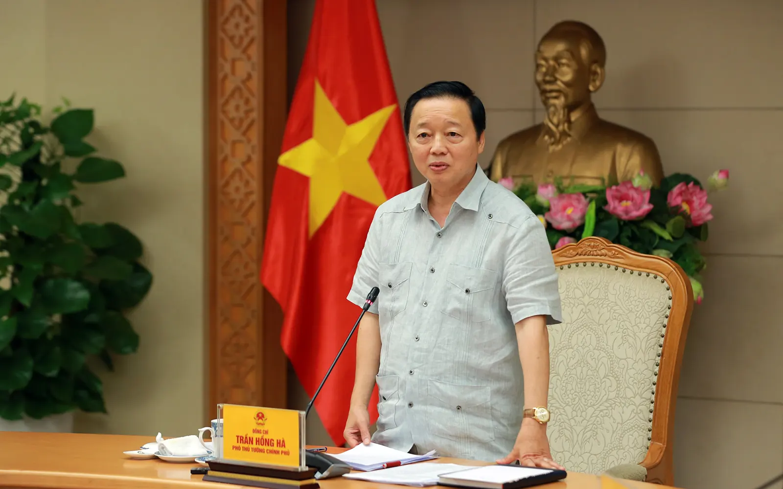 Phó Thủ tướng Trần Hồng Hà rà soát và hoàn thiện dự thảo Nghị định khuyến khích phát triển điện mặt trời mái nhà